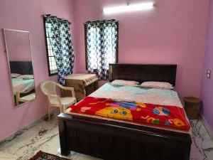 Meena’s Guest Home, Pathukannu – Private bedroom with double bed