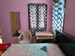 Meena’s Guest Home, Pathukannu – Bedroom with dressing table